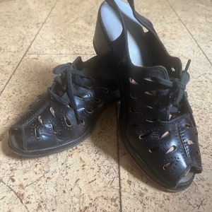 1930s Teardrop Cutout Laceup Shoes 5.5EE image 1
