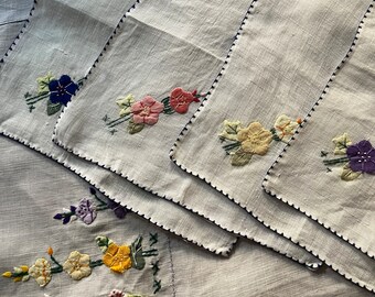 Vintage Swiss Floral Fine Linen Appliquéd Luncheon Tablecloth and Napkin Set/Wedding Gift