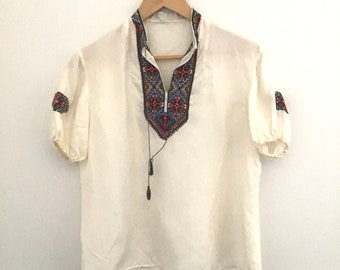 Vintage geborduurde zijden blouse in boho-stijl