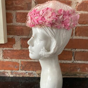 1950s Pink Pillbox Hat with Pink Flowers image 7