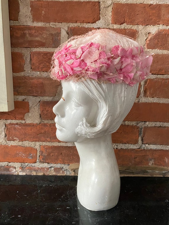 1950s Pink Pillbox Hat with Pink Flowers - image 7