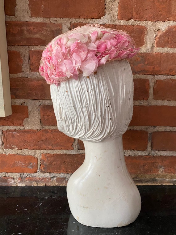 1950s Pink Pillbox Hat with Pink Flowers - image 5