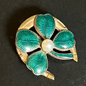 Green enamel four leaf clover goldtone horseshoe brooch with genuine cultured pearl image 2