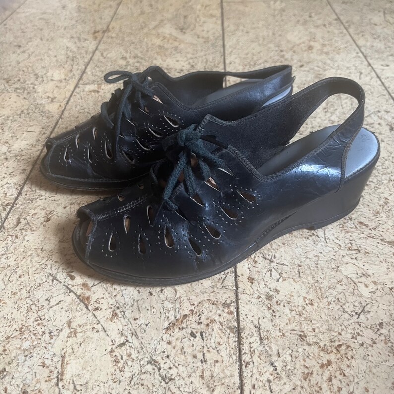 1930s Teardrop Cutout Laceup Shoes 5.5EE image 3