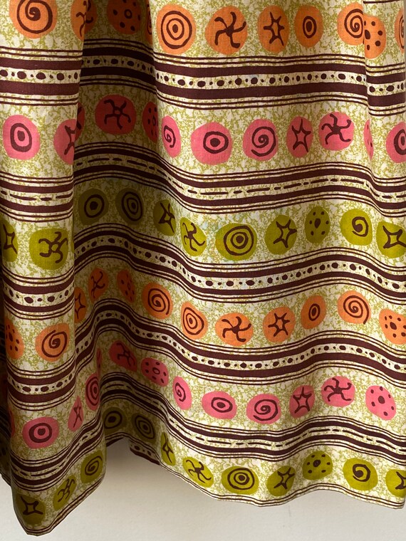 1960s Cotton Gylph Print Dress - image 5