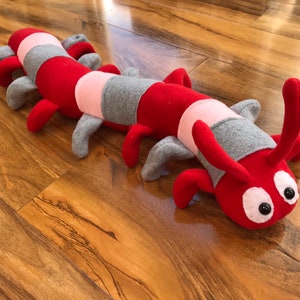 Riesen-Tausendfüßler Insekt Stofftier,handgemacht,CE gekennzeichnet. Plüsch Kuscheltier Perfekt zum Spielen, Tier, Geschenk für ein Kind, Rollenspiel