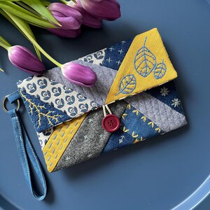 Cartera de mano con patchwork hecha a mano, monedero bordado, accesorios ecológicos reciclados, minibolso acolchado, bolso de mano