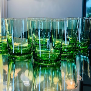 Wassergläser grün