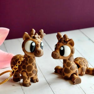 Baby Giraffe Fidget Keychain – Cute Articulated Flexi Toy – 3D Printed Sensory Gift – Kawaii Animal Keyring – Desk Pet Toy