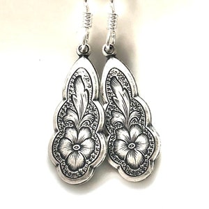Silver drop earrings, Victorian drop earrings, silver retro earrings, silver dangles, flower earrings, detailed drop earrings