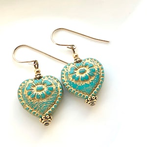 Boucles d'oreilles coeur, boucles d'oreilles Saint-Valentin, gouttes coeur en verre tchèque, boucles d'oreilles coeur en or turquoise