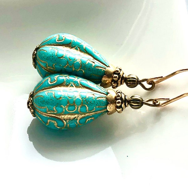 boucles d'oreilles pendantes vintage, boucles d'oreilles vintage turquoise, boucles d'oreilles pendantes en lucite en or turquoise, boucles d'oreilles tendance