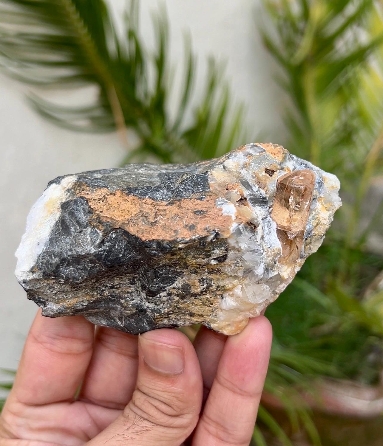 パキスタン カトラン産 インペリアルトパーズ原石4 高品質 パキスタン・カトラン産 インペリアルトパーズ 原石