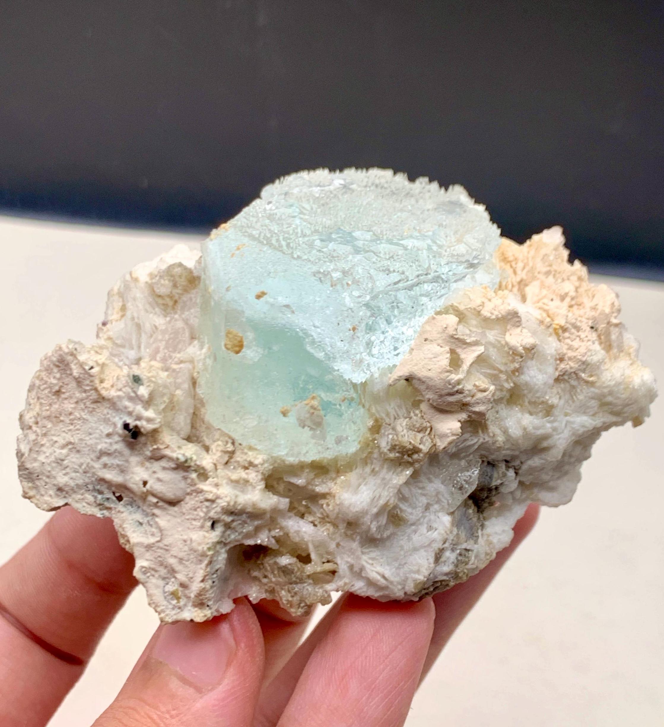 パキスタン スカルドゥ産 エッチングアクアマリン パキスタン