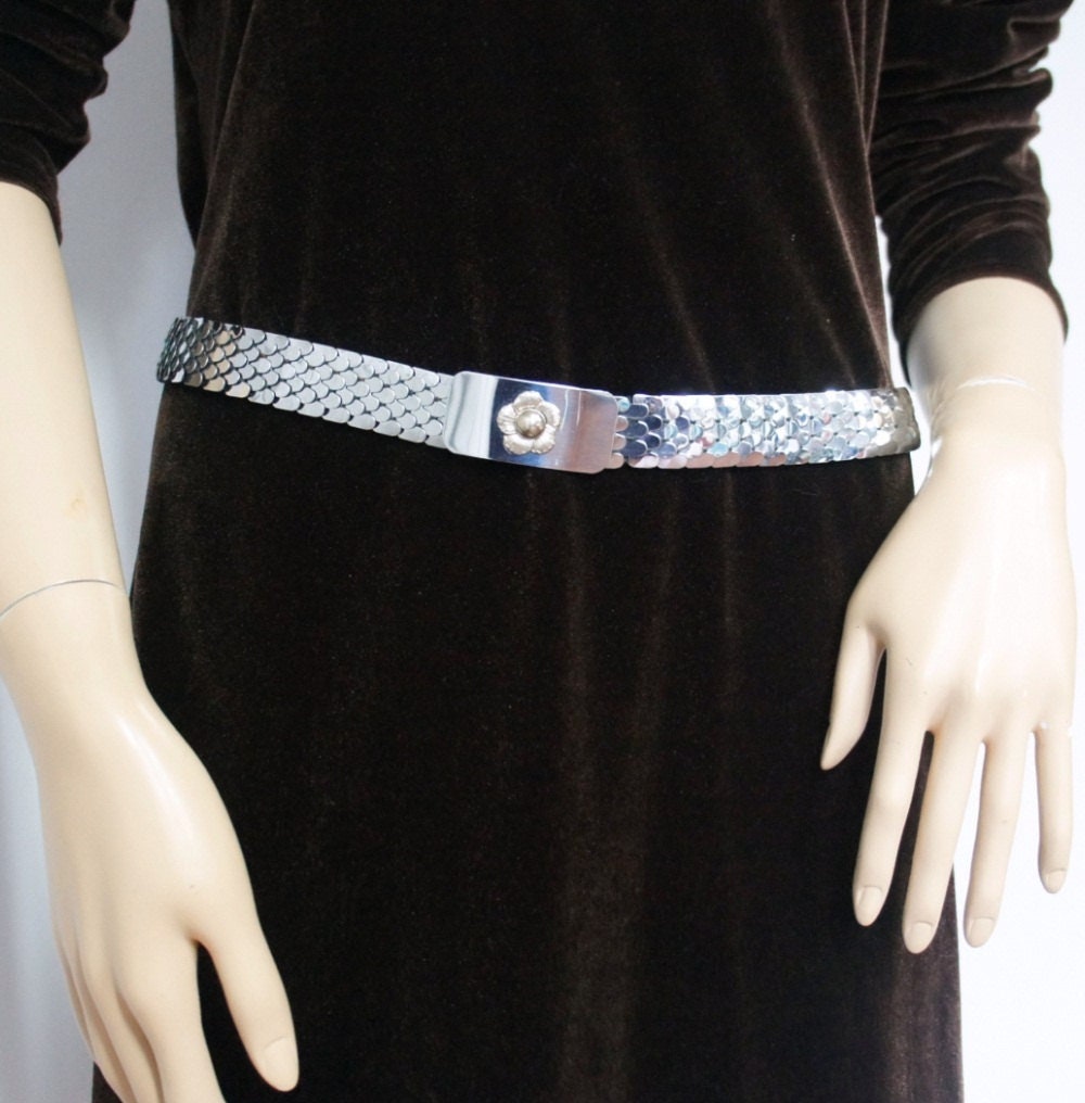 Retro Mermaid Scale Stretch Belt Size L to XL Silver Floral Buckle VTG 80s Cinch Unbranded | Accessories | Retro Mermaid Scale Stretch Belt  main image 4