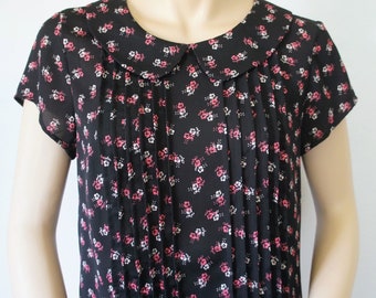 1980's Blouse Vintage Floral Short Sleeve Peter Pan Collar Pintuck Front Size Tagged Medium