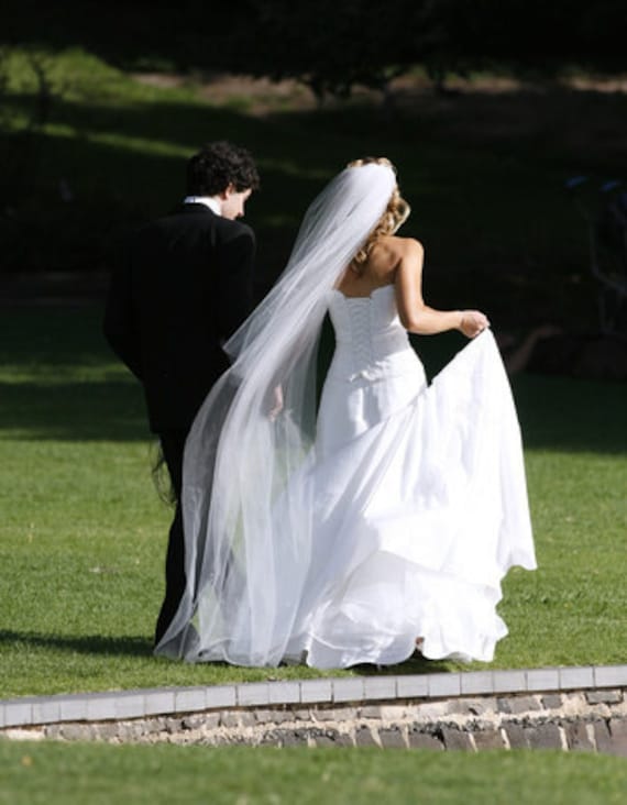 Two-tier Veil For Your Glamorous Wedding Dress Two-tier Veil For Your Glamorous Wedding Dress