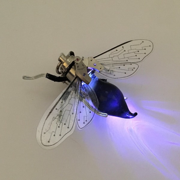 Cyberpunk Light Up clockwork black wasp pin/brooch
