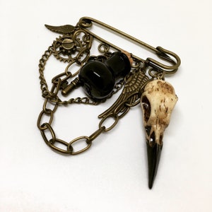 Broche Steampunk - Broche de calavera de cuervo estilo militar para falda escocesa - Joyería única Steampunk gótica de relojería neo victoriana victoriana