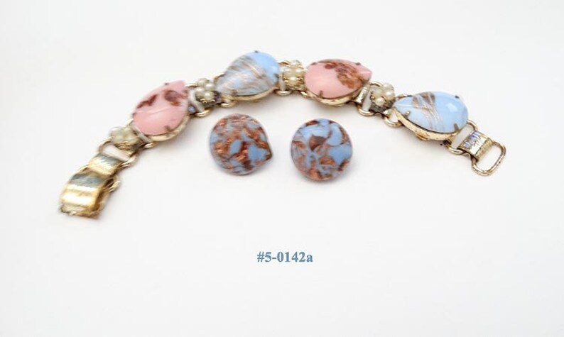 5-0142 Fantastic Vintage Pink And Blue Bracelet And Earrings Demi Marked Italy