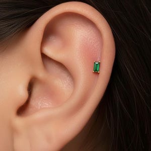 20G/18G/16G Titanium Tiny Green Emerald Rectangle Baguette Stud Push Pin Labret, Threadless  Earrings, Tragus Stud,  Helix, Cartilage