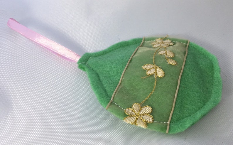 Gold flowers felt Christmas tree decoration
