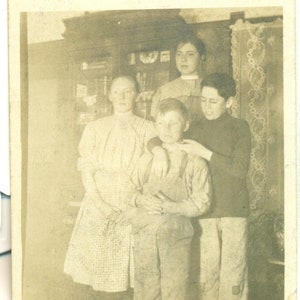The Big Brother Tickle Ruth Andrews John Will Kids Inside House Enviado RPPC Foto Real Cartão Postal Fotografia