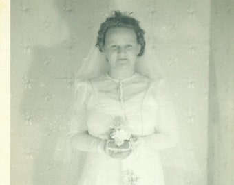 Wedding Day 1930s Bride White Dress Bouquet Great Depression Antique  Black And White Vintage Photo Photograph