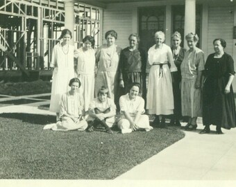 1920s Women Family Group Photo Girl Grandmothers White Black Dress 20s Photograph Black White Photo