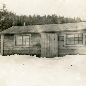 Vintage Alaska Cabin House Inverno Neve Mostrando Ingresso Artico RPPC Foto Reale Cartolina Antica