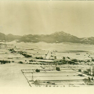 Winter Farm Landscape Windmill Fields Mountain Panorama Antique RPPC Real Photo Cartolina Fotografia Foto in bianco e nero