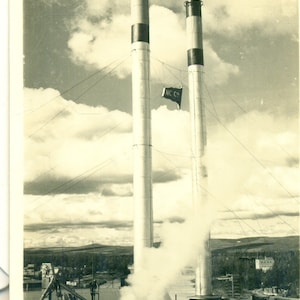 1944 Fairbanks Alaska WW2 Sky Twins Towers PNG CO Flagge Vintage RPPC Real Photo Postkarte