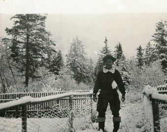 Costume da clown dell'Alaska per Halloween, stivali da neve, grande papillon, cappello, foto d'epoca