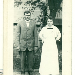 1914 Sadie Sassy Lady Desconfortável Marido Enviado RPPC Foto Real Cartão Postal Fotografia Antiga