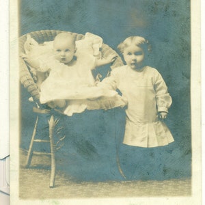 Thelma Ernest Polen Baby Mädchen Bruder Antike 1910 RPPC echte Foto Postkarte Foto schwarz weiß Foto
