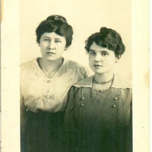 1910s Surprised Girl Mother Daughter Women Portrait RPPC Real Photo Postcard Antique