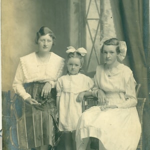 Années 1910 Anna Et Lizzie Jacobsen Sisters Girls Portrait Black White Photo RPPC Real Photo Postcard Antique