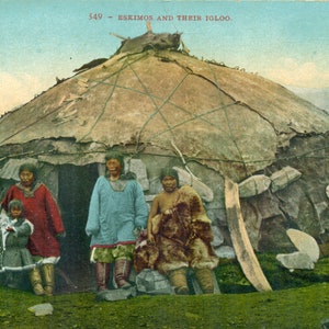 Famille esquimau autochtone de l'Alaska, tente en peau de Yaranga, camp d'été dans la toundra, couleur de carte postale ancienne, expédition