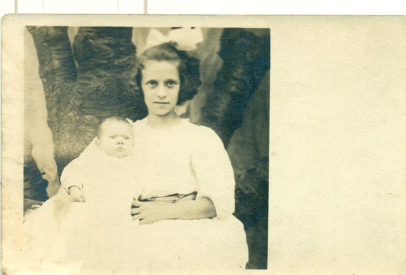 1910 photo postcard of mother and children, wagon drawn by ‘Old Babs’ 1910 photo postcard of mother and children, wagon drawn by ‘Old Babs’