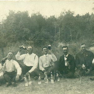 1909 Iowa Guys Drinking Soda Pop Glass Bottles Jacob Ripperger Mailed Antique RPPC Real Photo Carte postale