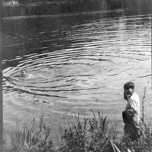 Vintage Alaska Boys Swimming in Pond Lake Summer Fun RPPC vraie carte postale photo antique