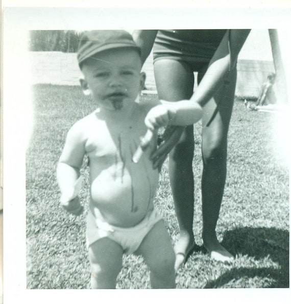 1960 Desordenado Bebe Comiendo Chocolate Popis Desnudo Vientre Etsy