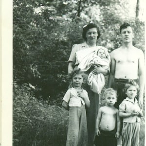 1944 Herschel&#39;s Famil Poor Kids Shirtless Man Mountain People 40s Vintage Photograph Black White Photo