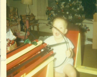 Navidad 1960s bebé volante de madera juguete coche 60s árbol Vintage fotografía color foto