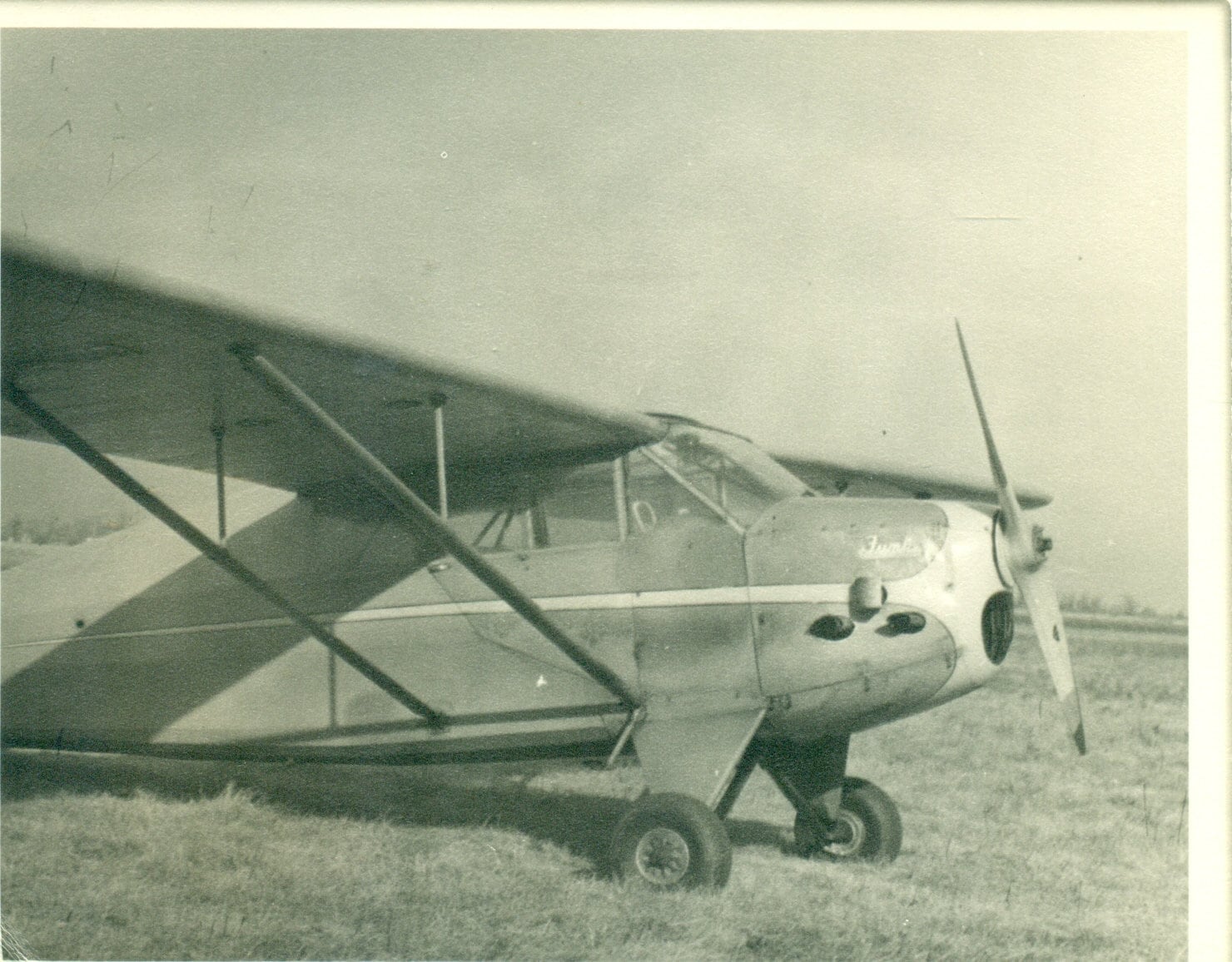 飛行機 小型プライベート飛行機 プロペラフィールド 1950 年代の写真