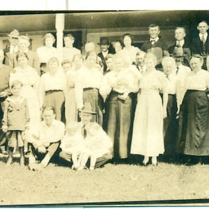1918 Renmon Field Family Reunion Group Babies Front Porch RPPC Echt Foto Postkarte Fotografie Schwarz Weiß Foto