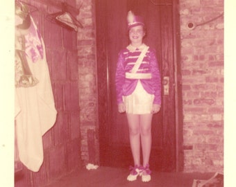 1958 Mädchen Drum Major Dance Marching Band Kostüm Uniform Kodacolr Farbe Foto Foto