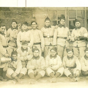 WW1 Soldaten Winterjassen Roken Gieten Drankjes Van Werpers Europa RPPC Echte Foto Ansichtkaart Vintage Foto