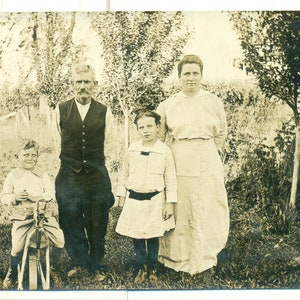 Seymour IL La famille Davis George Jennie Geraldine Boy on Bike RPPC Real Photo Postcard Photographie