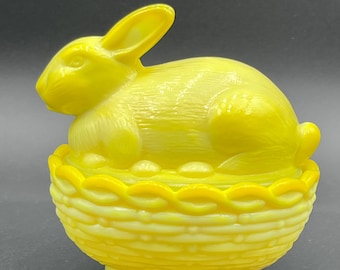 Mosser Bunny Covered Dish Dandelion Glows under UV light 3 3/4" High 4" Long
